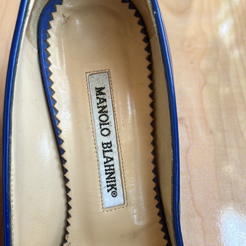 Manolo Blahnik Electric Blue Patent Mary Jane Pointed-Toe Heels - Picture 5 of 6